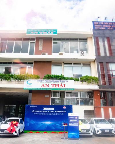 Ảnh bên trái